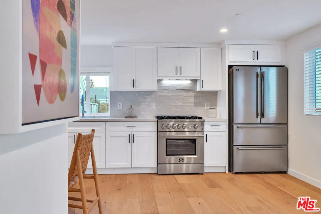 7832 Croydon Avenue, Los Angeles, California 90045 home-pic-31